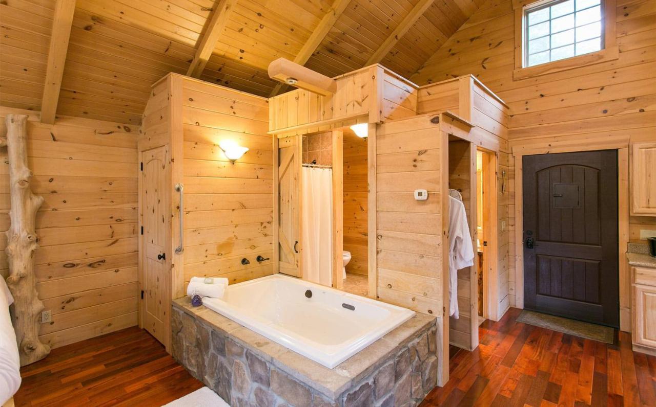 Whispering Pines Treehouse By Amish Country Lodging Millersburg Eksteriør bilde