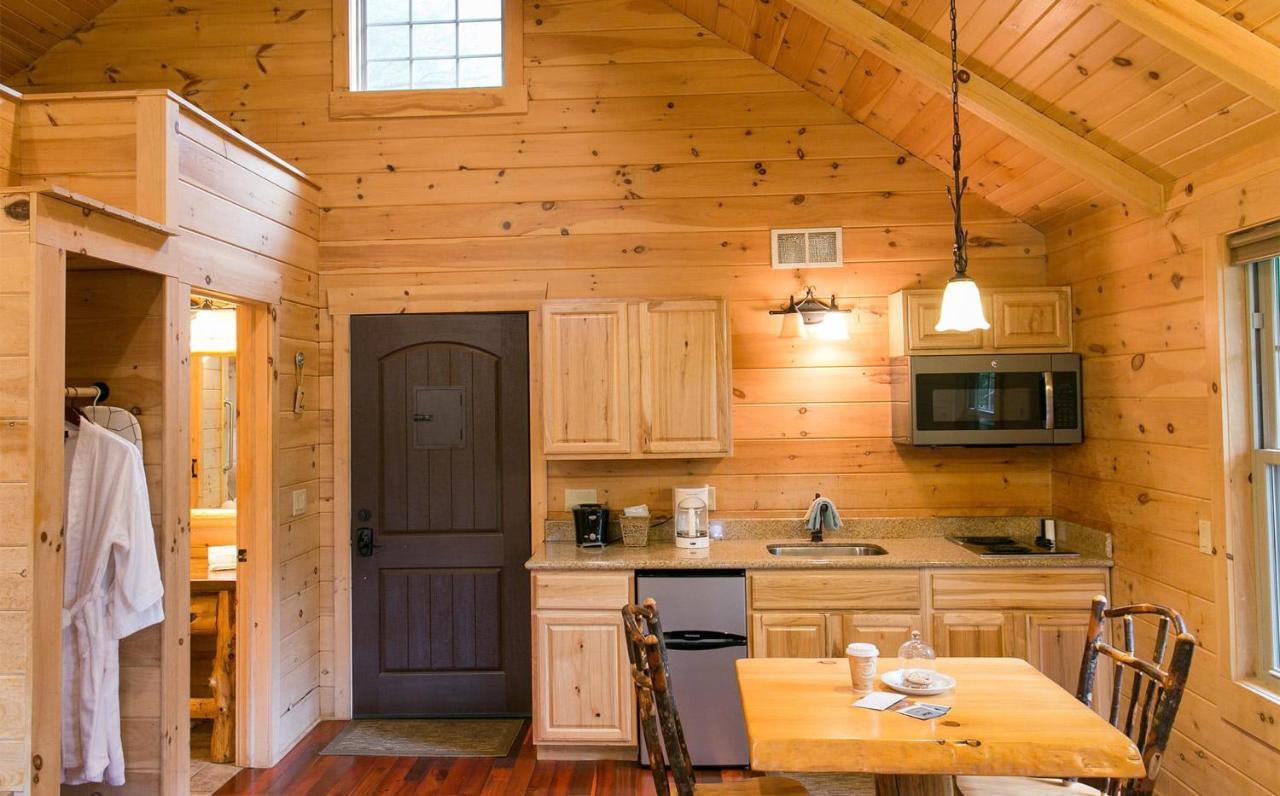 Whispering Pines Treehouse By Amish Country Lodging Millersburg Eksteriør bilde