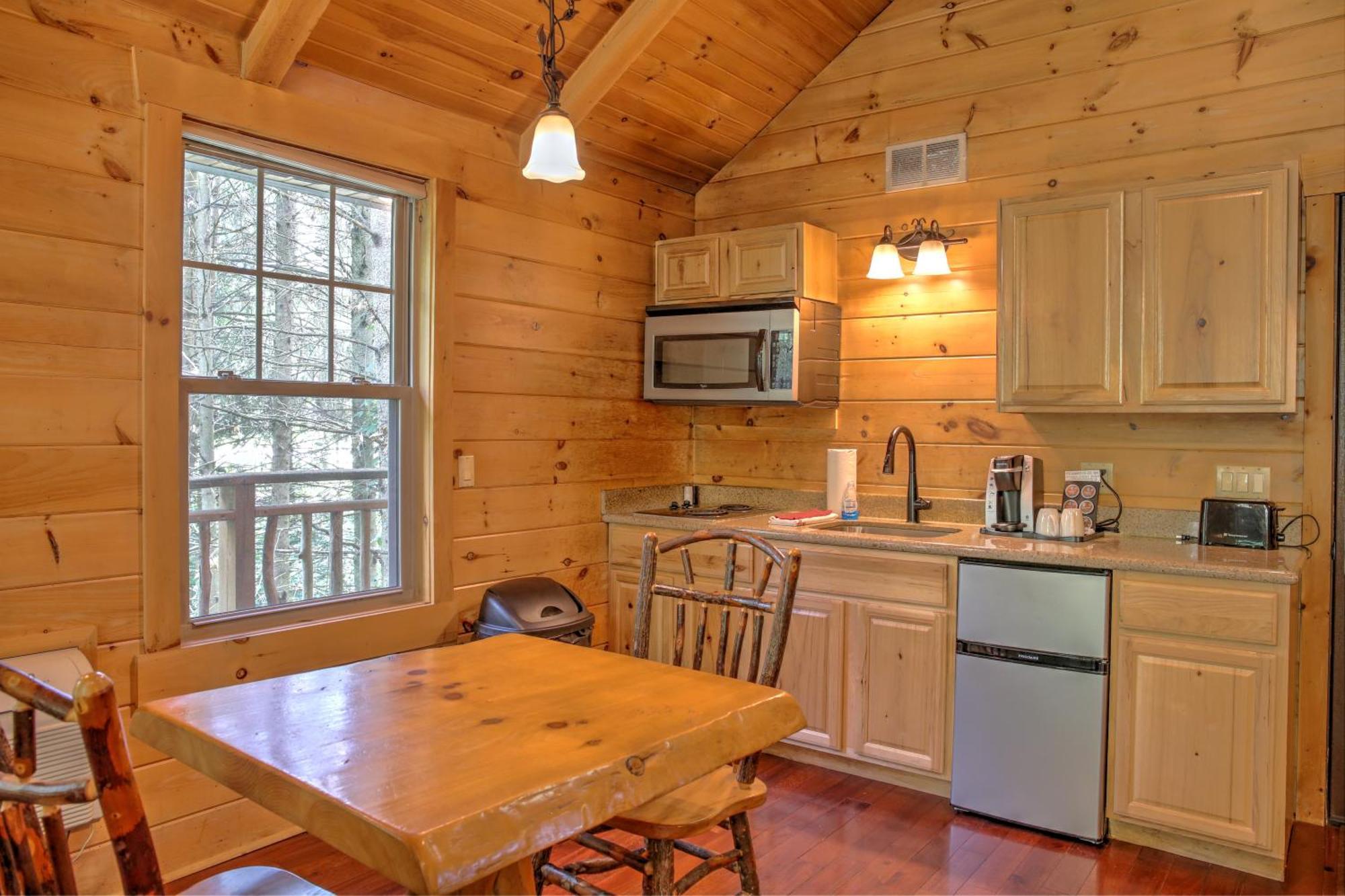 Whispering Pines Treehouse By Amish Country Lodging Millersburg Eksteriør bilde