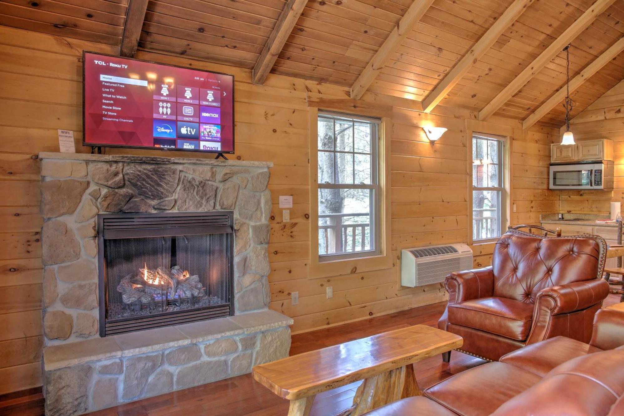 Whispering Pines Treehouse By Amish Country Lodging Millersburg Eksteriør bilde